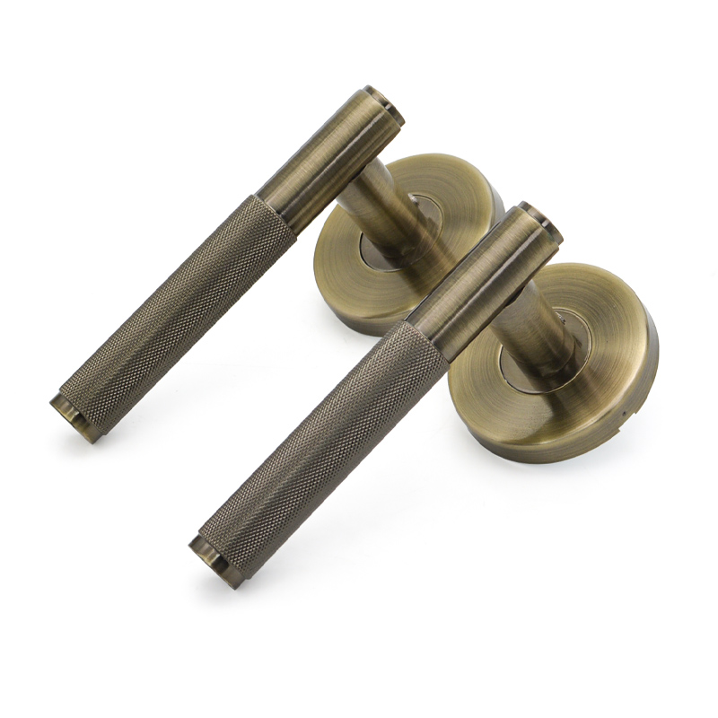 Bronze knurled door handle